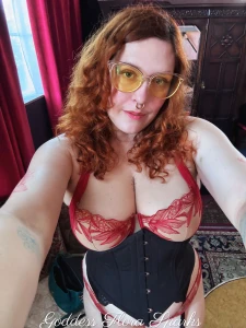 Full body or close up selfie