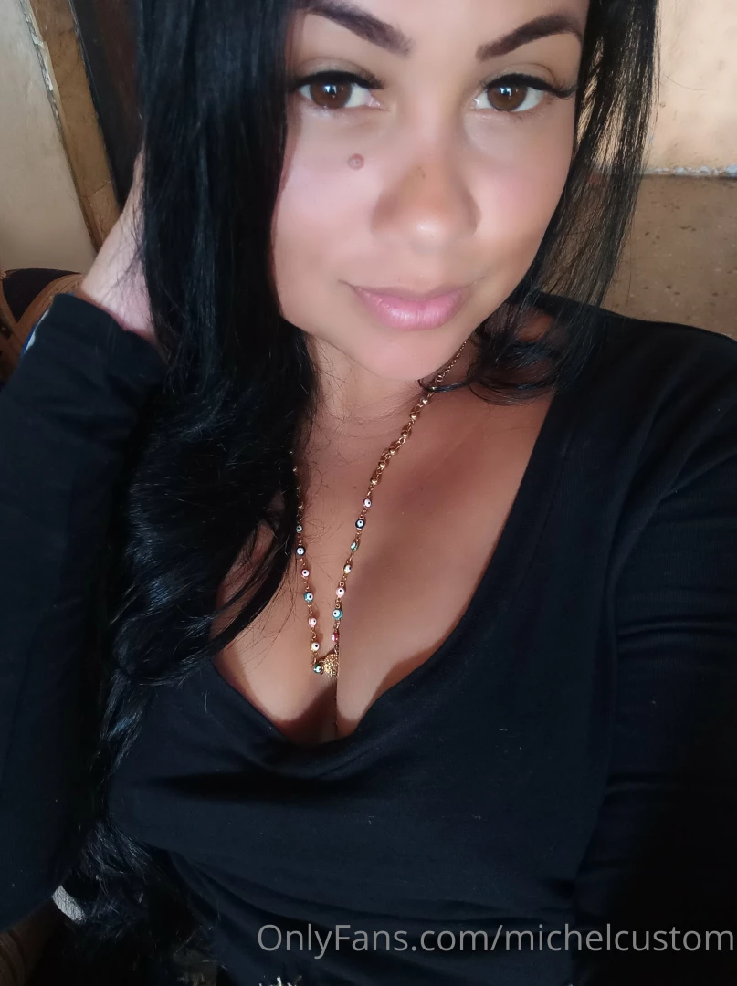 The clothes i m wearing are a bit tight 