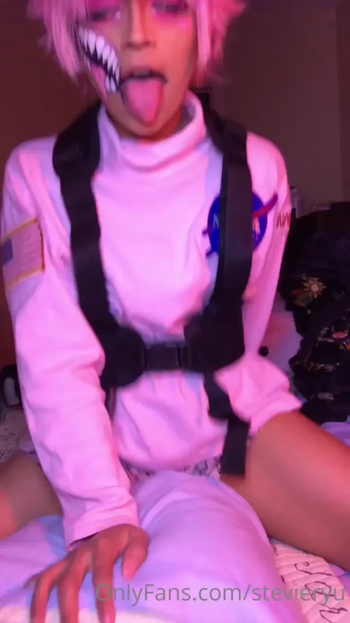 Some pink pillow grinding 