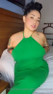 Y si me la rompes con tus dientes what if you break it with your teeth