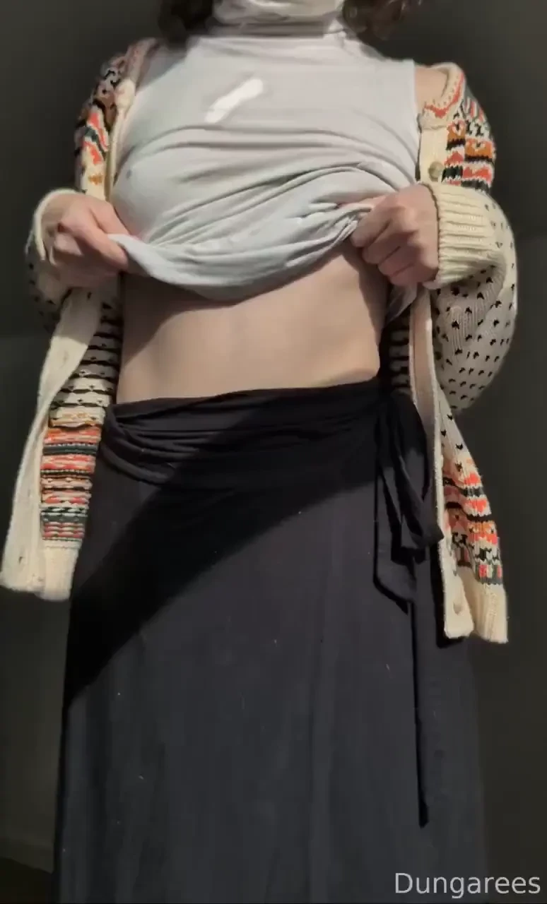 I feel like this sweater gives big librarian vibes what do you think 