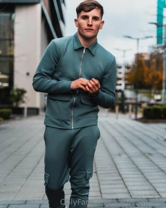 Captivate with jleggfree a fitness-loving hunk with a jaw-dropping