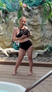 12 i lay on the edge of the pool and use my glass dildo to make myself