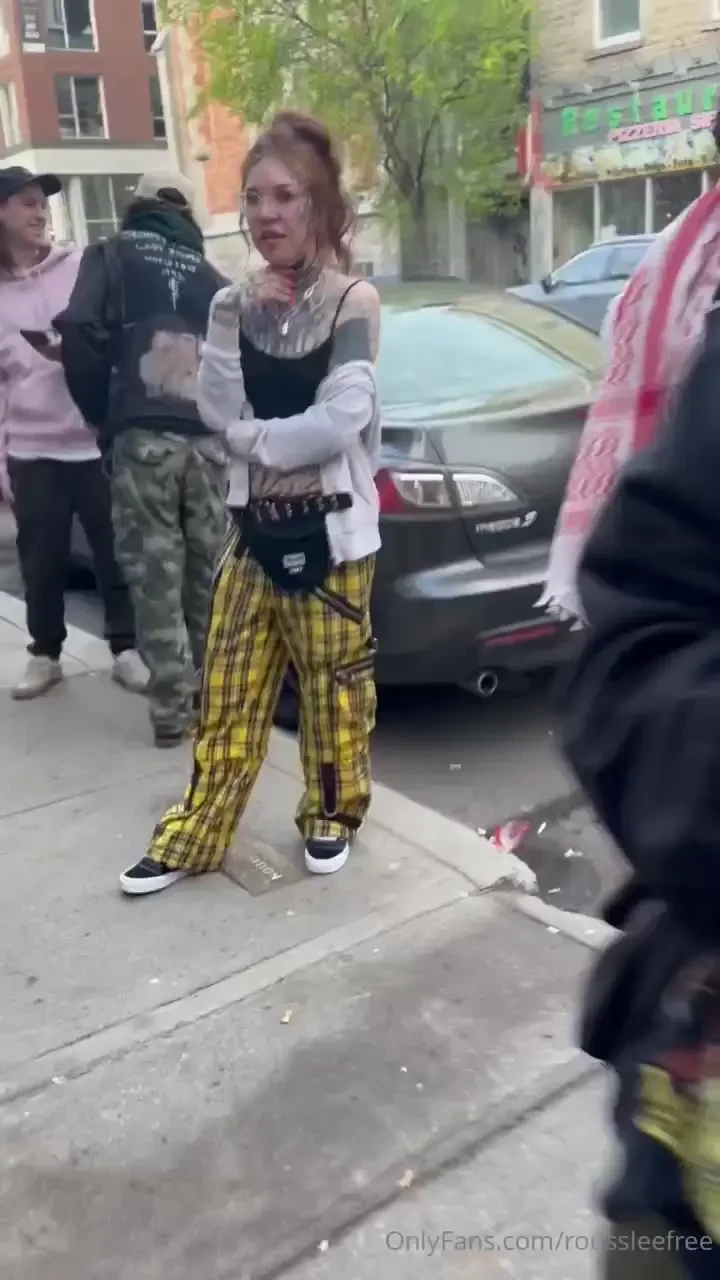 Cute girls met at the show what happened next is even more rick n roll 