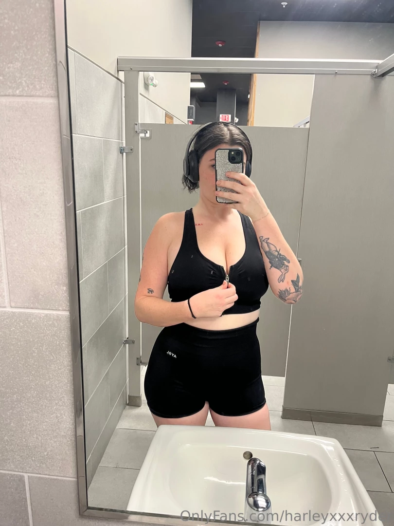 Message me and unlock the naughty photos at the gym 