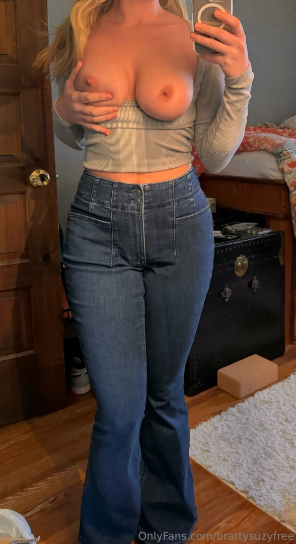 Keeping scrolling right and watch me strip 