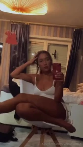 - moi sexy dans ma chambre pr te te faire r ver tu veux en voir plus