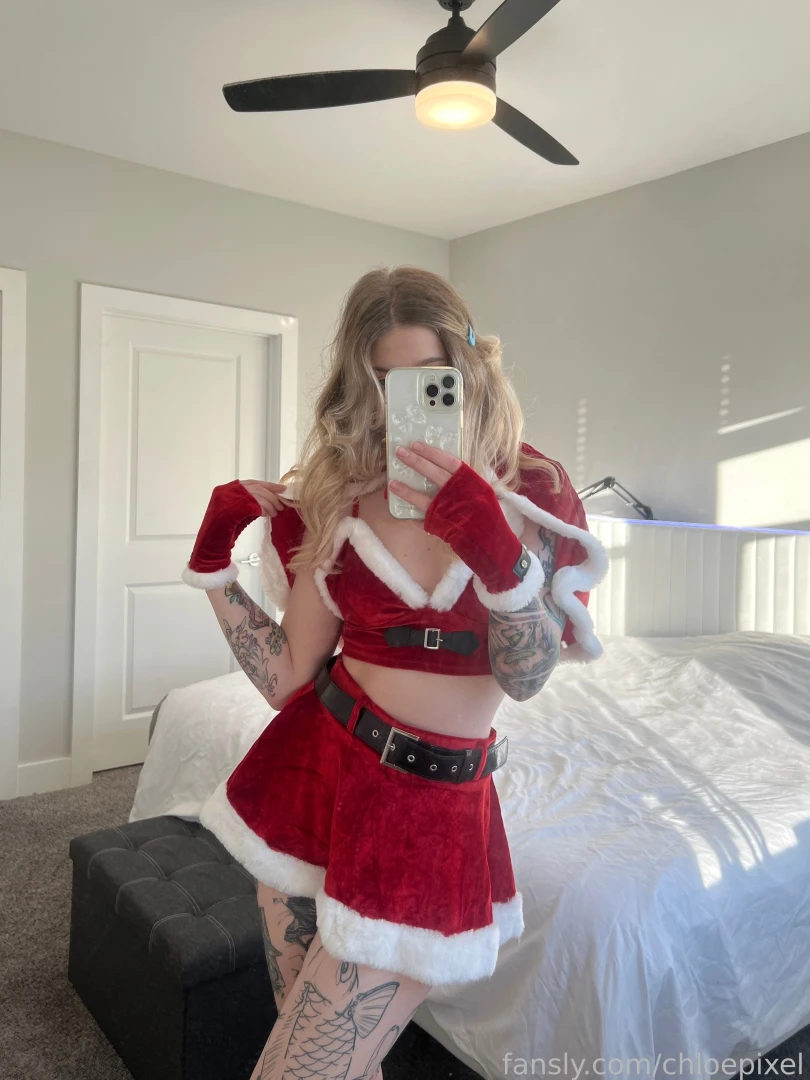 Say hi if you re up for some christmas nudies 3 blonde cutie christmas 