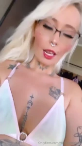 Imagine si le film commence et je renverse le pop corn au sol et je me