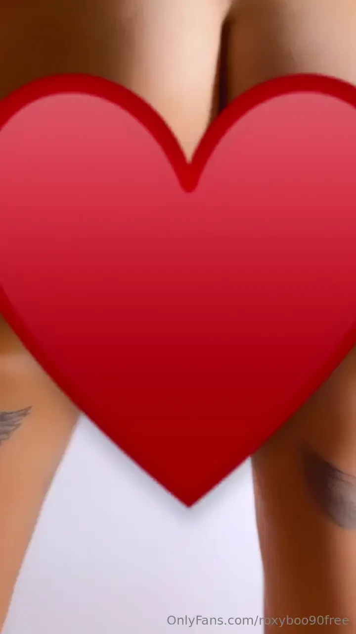 Mmm je suis tellement mouiller cause de toi en pensant toi qui me vois 