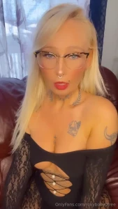 Ohh j ai tellement envie de me toucher mais tu va avoir envie aussi