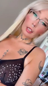 Ouff j ai chaud moi aussi j ai envie de me caresser devant toi durant