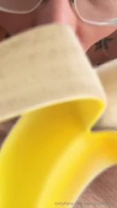 Tu veux me voir sans la banane ok va s amuser tout les 2 sur la petite