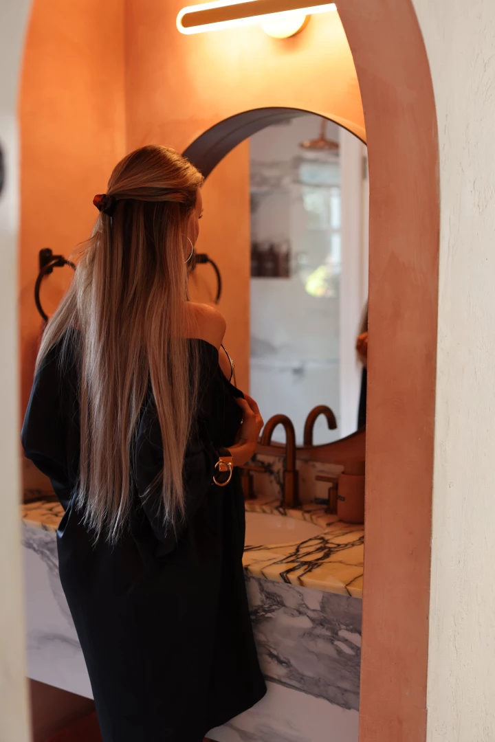 Mirror mirror on the wall guess who s ready to reveal it all like this 