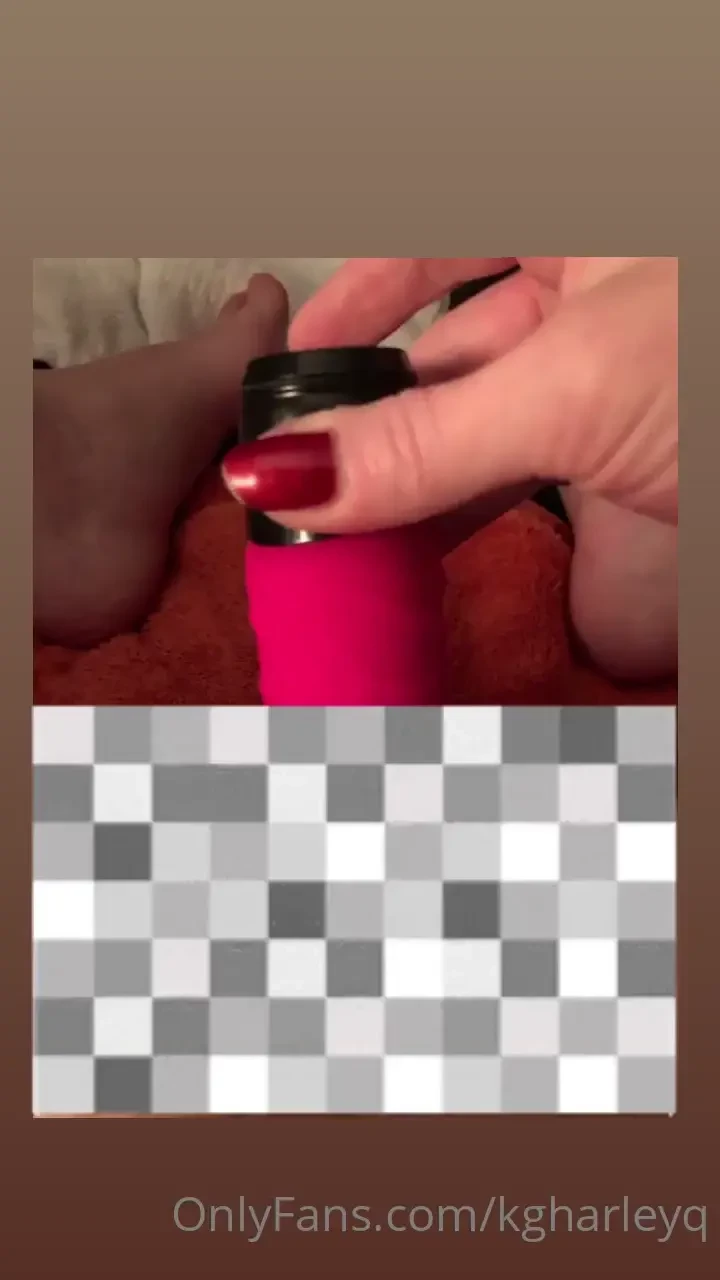 Wanna watch me play with my dildo 