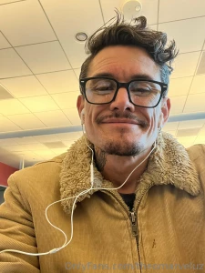 I m bored lets talk in the dms