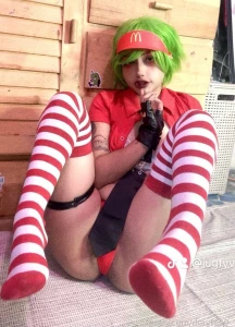 Miss mcdonald s lleg a fansly part 1