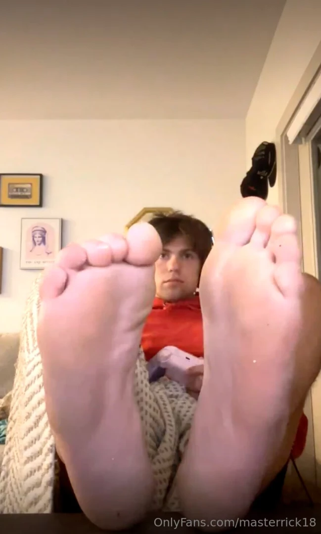 Back live at last who wants to have a gooning and gaming session with part 1 