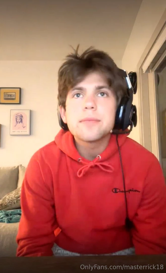 Back live at last who wants to have a gooning and gaming session with part 4 