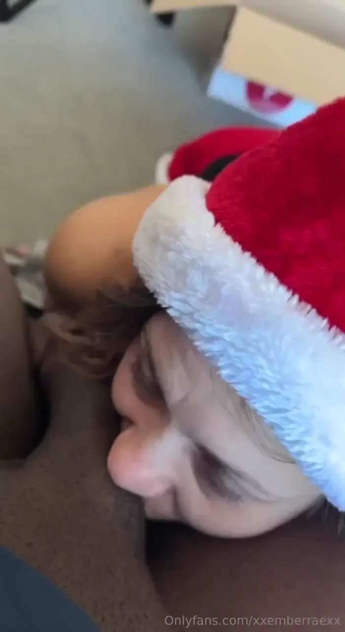 Merry christmas amp fappy holidays to my favorite fans if you get time 