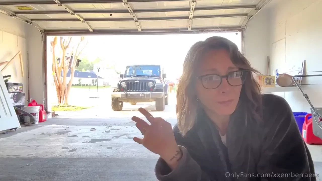 Watch me get ready to slut wife wednesday i had to clean the garage 