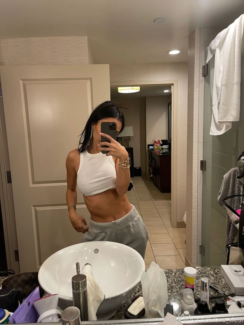 Hey guys about to cuddle up and was wondering who is on tonight 