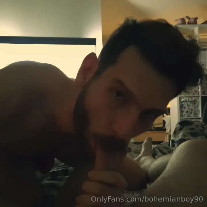 I like men areas and playing with big and sweet write me guys see you 