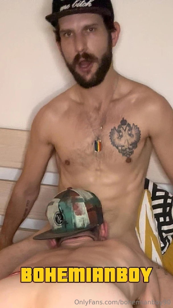 I turned on the gay app yesterday after a long time i found this 