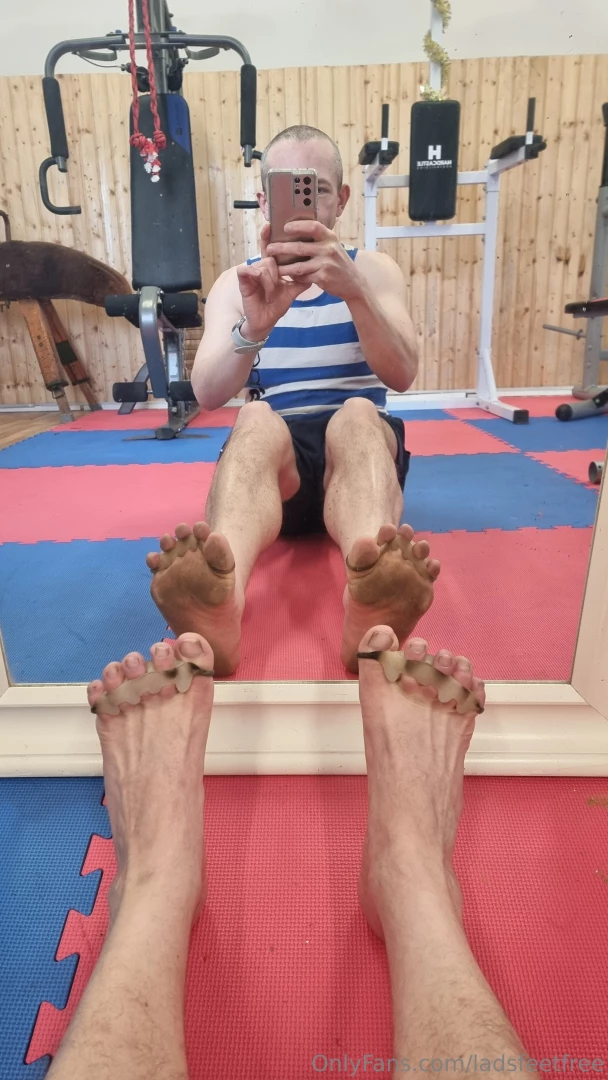 ladsfeetfree - It is so nice to be able to train barefoot without the stupid gym part 3 