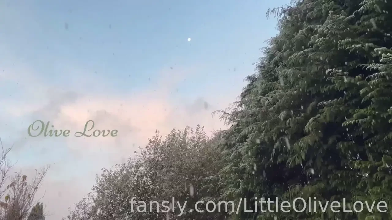 It s snowing it s so pretty but so cold wanna see exactly how cold you 