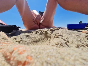 Love it to play with my pussy on a public beach public fyp milf