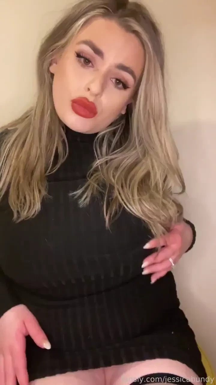 A nursing bra and maternity dress make snack time easier lactation 