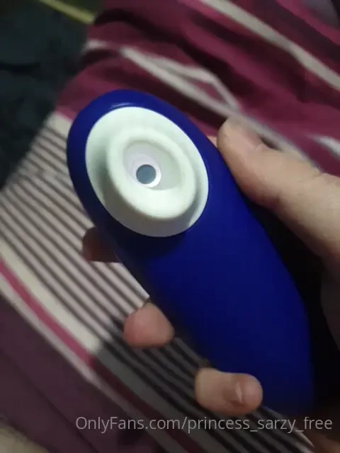 Wanna watch me use this on my clit check your dms for a 3 min video 