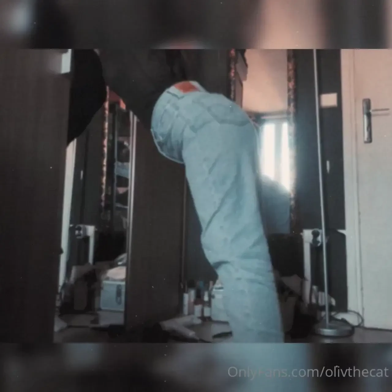 J aime bien quand tu laisses une cam ra pour me voir me d shabiller 