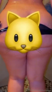 Who tryna give me backshots