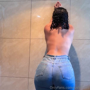 Wanna see the front amp under the jeans