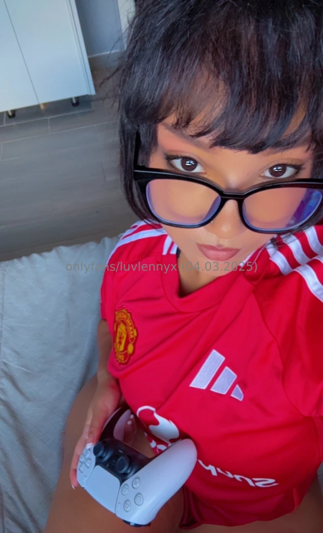 Who wants to come play fifa with me 