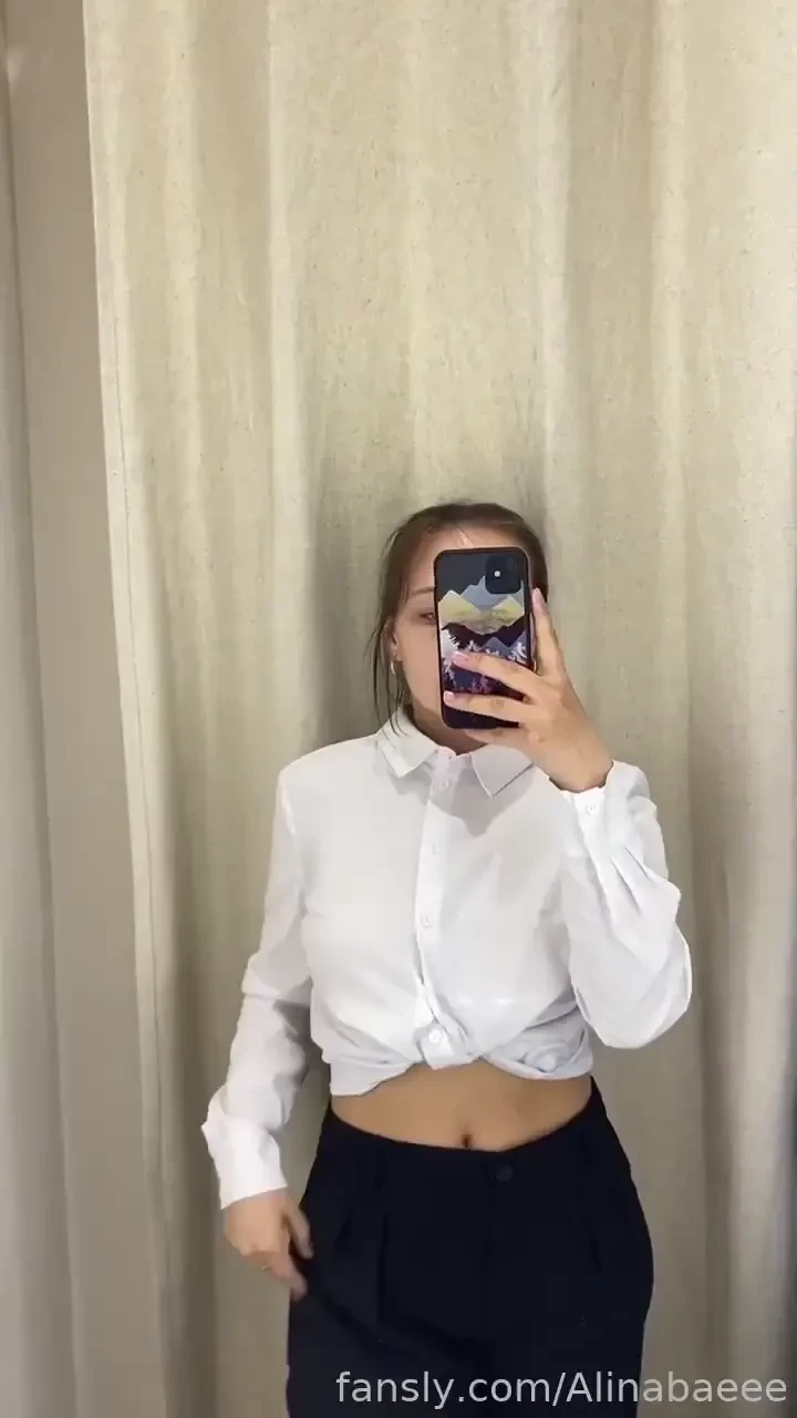 Who do i look more like in this outfit what do you think 