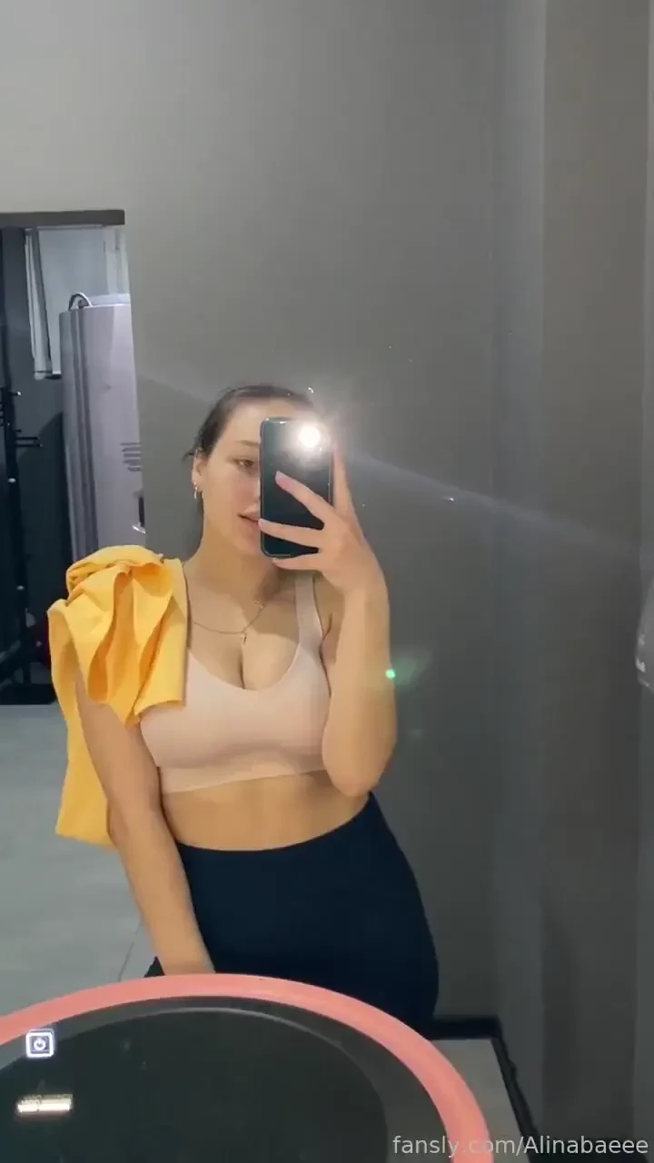 6 days without a phone is hell for a girl especially without a photo 