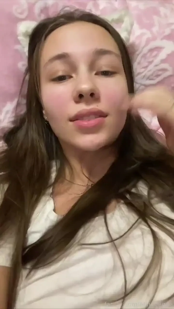 Meow meow babyface bigtits stockings curves cute legs 