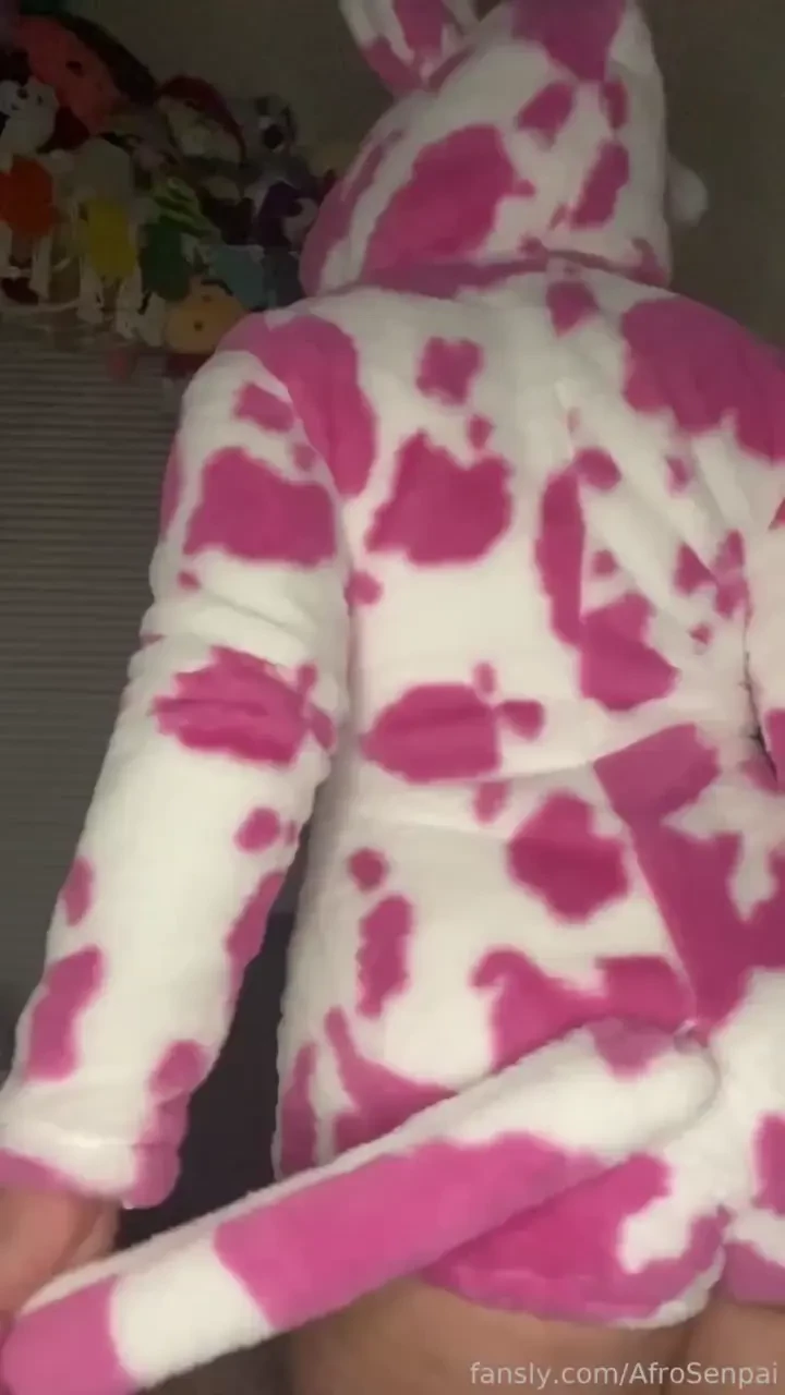 Your sweet senpai has completely grunked up her sleeping schedule at 