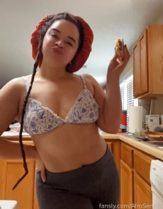 Don t mind me just enjoying a sammich munchcrunchmunchcrunch part 2