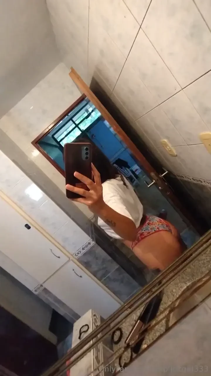 Looking forward to pizza and sex today someone invite me make me happy 