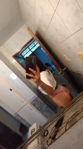 Looking forward to pizza and sex today someone invite me make me happy