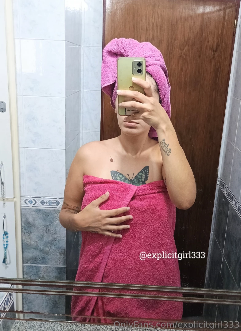 I drop my towel after the bath i show you my naked body 