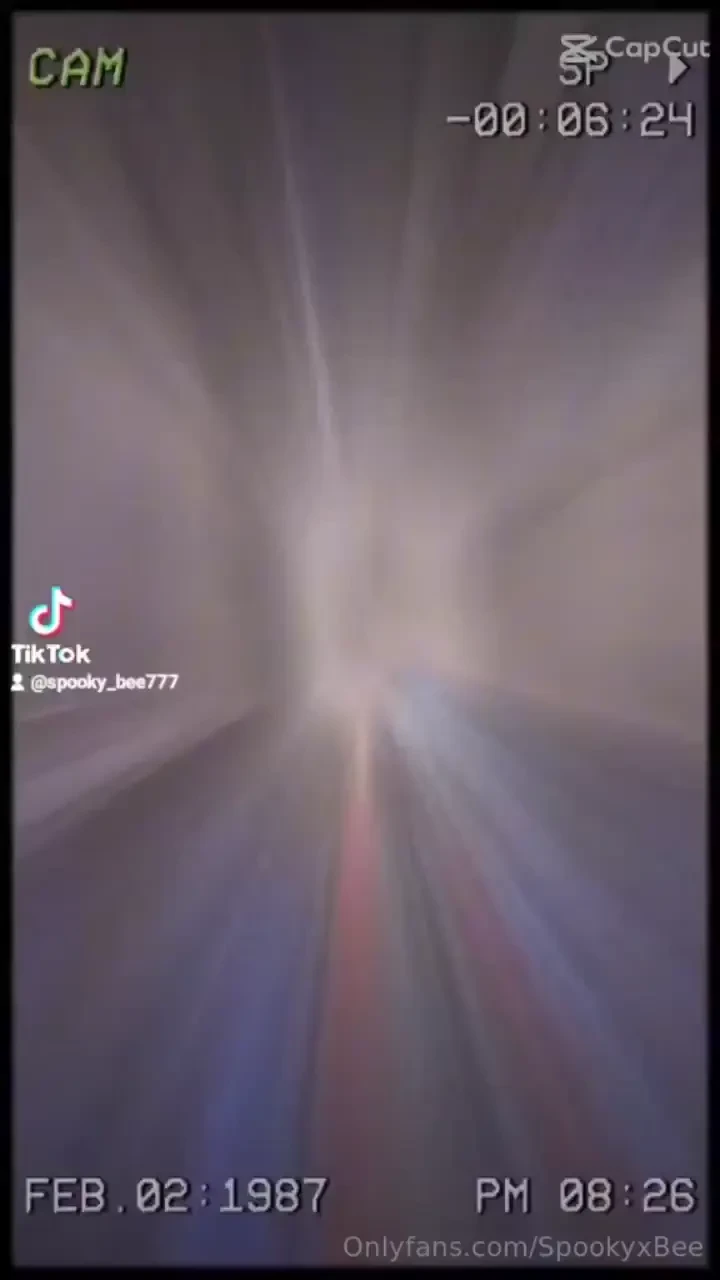 Ajoute moi sur tiktok spooky_bee777 