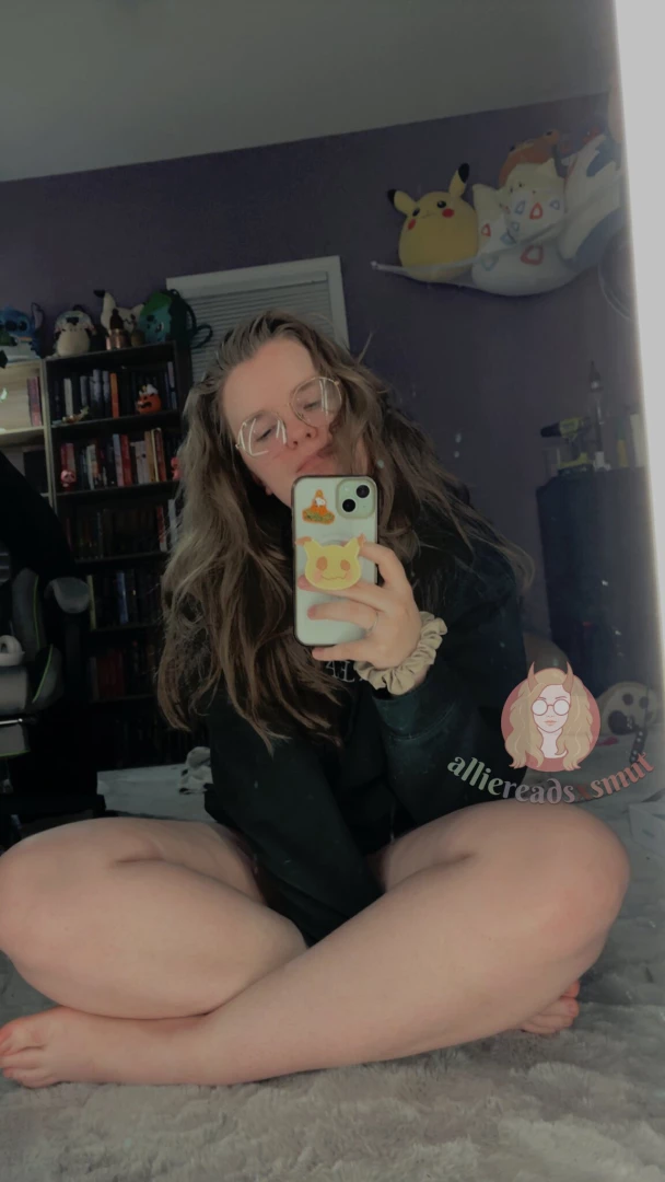 A wholesome sleepy selfie to end your night on a good note 