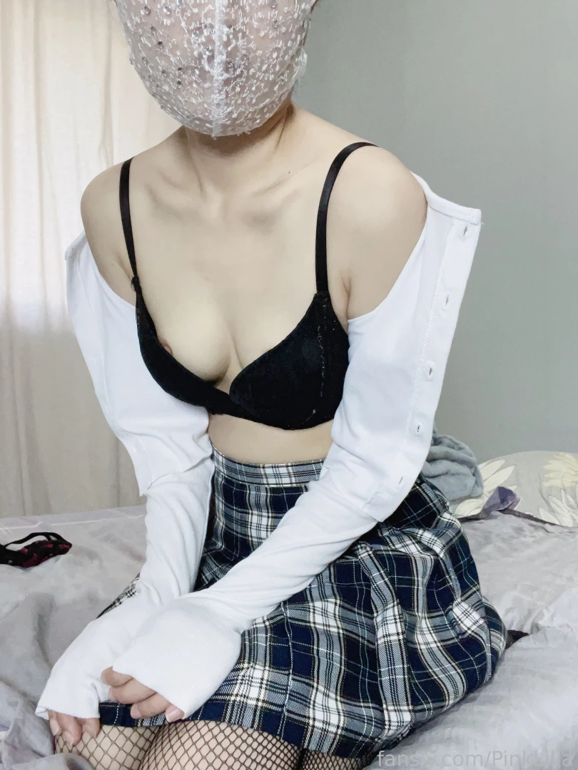 How do i look naughty boy want to lift my skirt and fuck me right now 
