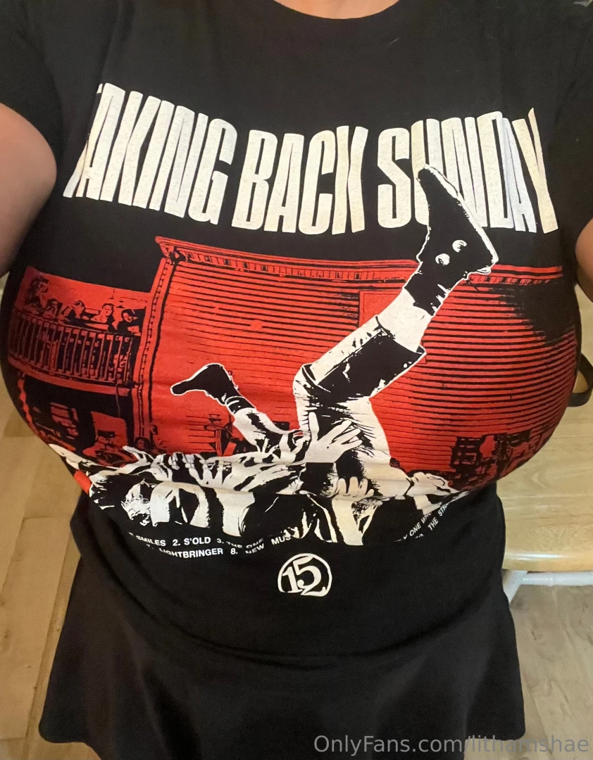 Band shirts are life love me some taking back sunday this fit too 