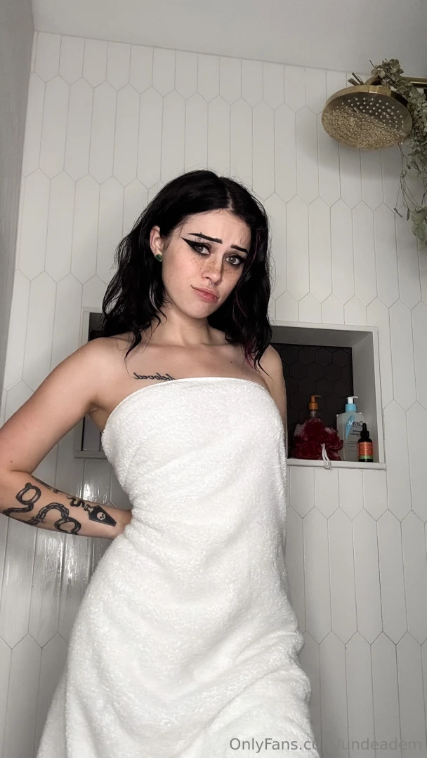 Just say the word and i ll drop the towel you know you want me to 